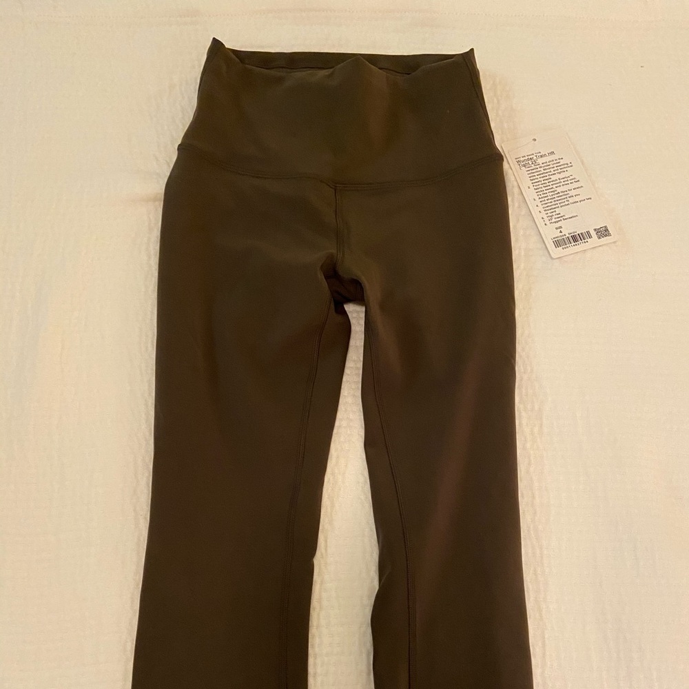 Lululemon Wunder Under Legging 25”, size 4 Everlux